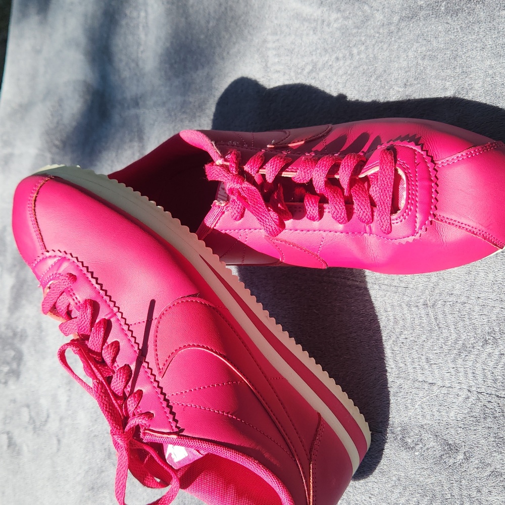 Unique Nike Cortez WILD CHERRY Shoes Size 9 Women